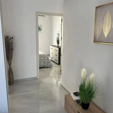 Penthouse Centrally Located Near Marina *