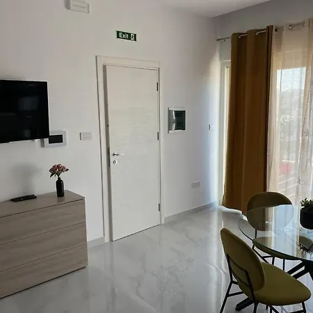 Apartmán Penthouse Centrally Located Near Marina