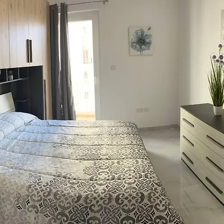 Penthouse Centrally Located Near Marina Apartmán