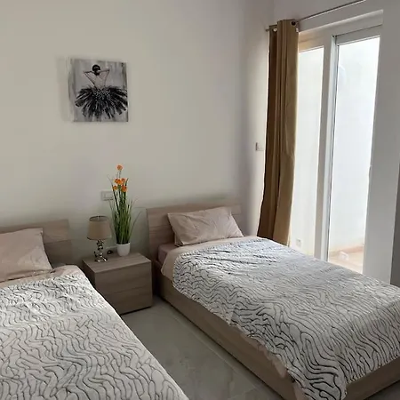 Penthouse Centrally Located Near Marina Apartmán Pietà