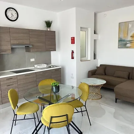 Penthouse Centrally Located Near Marina Apartmán