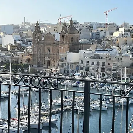 Apartmán Penthouse Centrally Located Near Marina